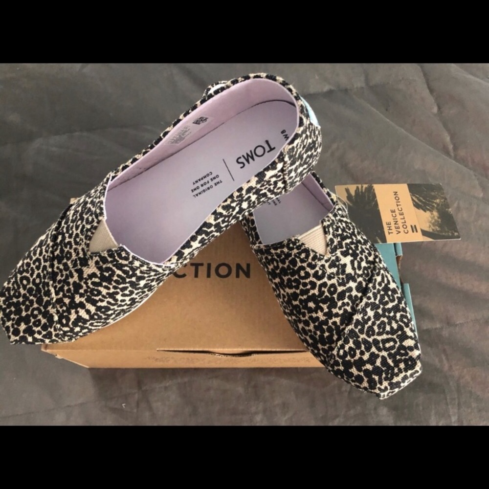 Toms Cheetah Print Shoes 8 NWB